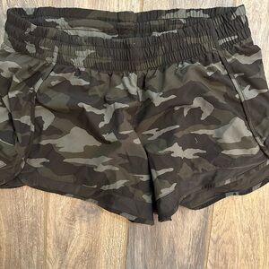 Athleta Mesh Racer Mid Rise 4” Camouflage Athletic Shorts - Black and Gray